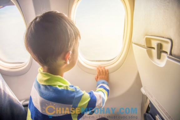 Đi du lịch cùng trẻ bằng máy bay